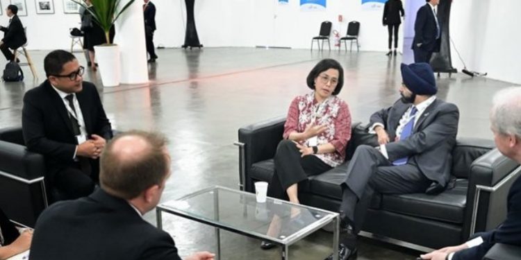 Sri Mulyani Meets with Presidents of AIIB and World Bank to Discuss Energy Transition