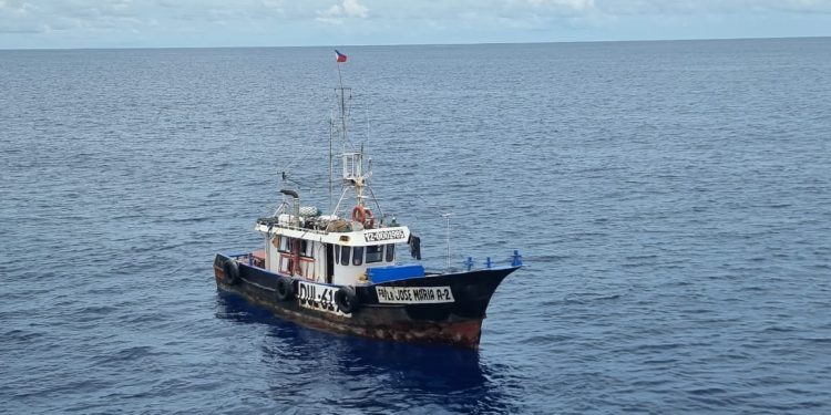 Illegal Fishing: Philippine Ship Captured in Sulawesi Sea