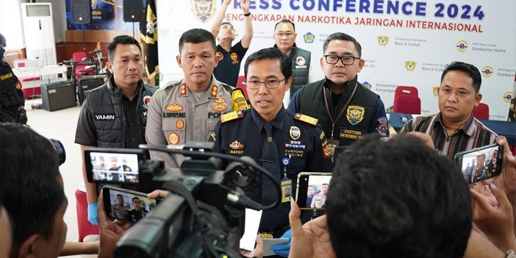 Soekarno-Hatta Airport Customs and Excise Destroys 1 Ton of Bread from Thailand