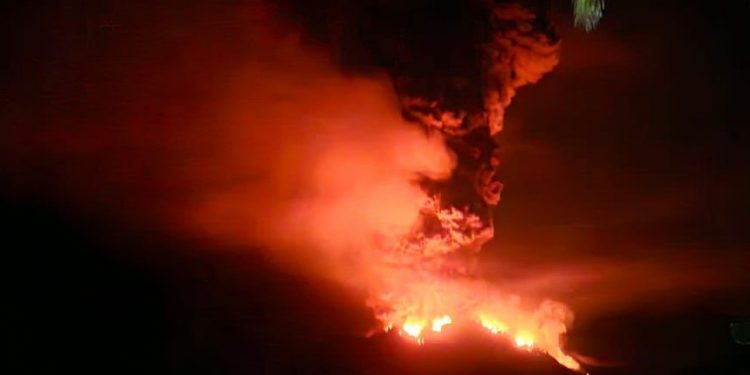 Mount Ruang Eruption: Vomiting Volcanic Ash and Raining Gravel