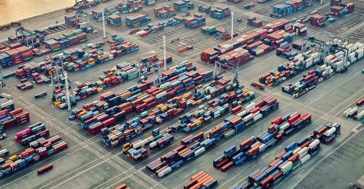 Problematic Import Regulations, 17,304 Containers Delayed at Tanjung Priok Port