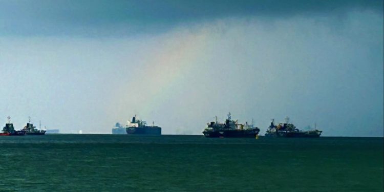 Oil Spill Pollutes Beaches in Singapore