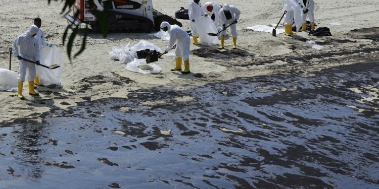 Oil Pollution in Singapore is Increasingly Widespread, Threatens Ecology