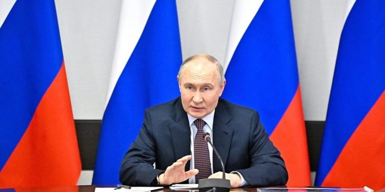 Putin Lauds De-Dollarization in Trade with Asian Partner