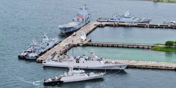 Indonesian and Malaysian Navies Hold Joint Combat Exercises
