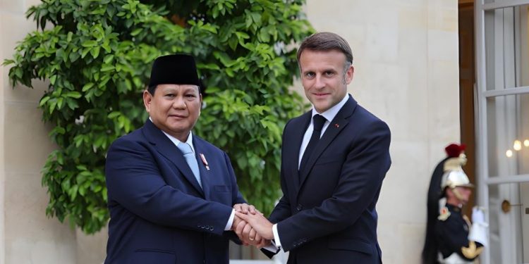 Prabowo Meets Macron in France to Discuss Defense Cooperation