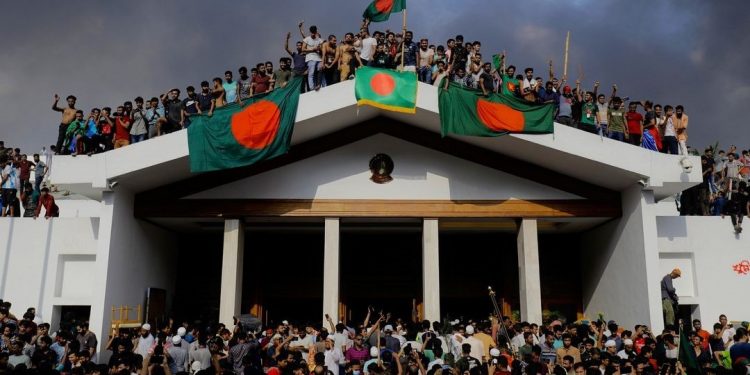 Revolution in Bangladesh: PM Hasina Resigns, Military Takes Control of Government