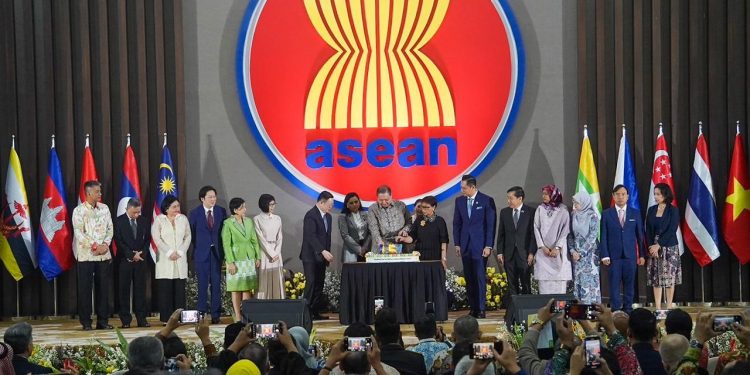 57th ASEAN Anniversary: ​​Indonesia Presents Batik as a Symbol of Collaboration