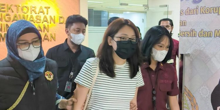 Indonesia Deports Philippine Fugitive with Initials AG