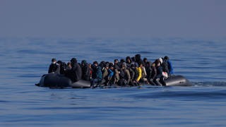 Migrant Boat Sinks in English Channel, 13 Dead