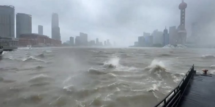 Typhoon Bebinca Hits Philippines and Shanghai: 6 Killed, 11 Injured 1 Typhoon Bebinca Hits Philippines and Shanghai: 6 Killed, 11 Injured