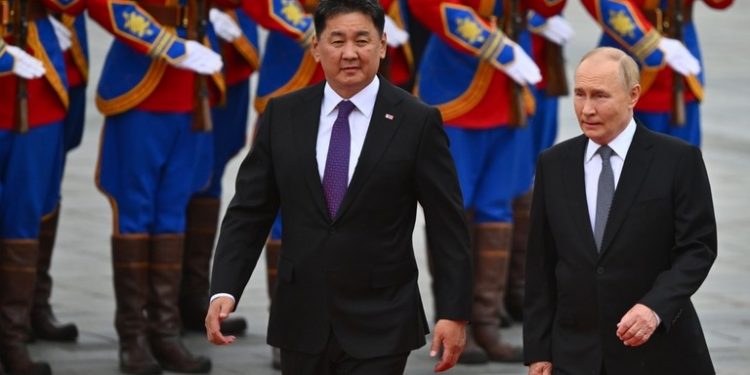 Putin invites Mongolian President to BRICS Summit