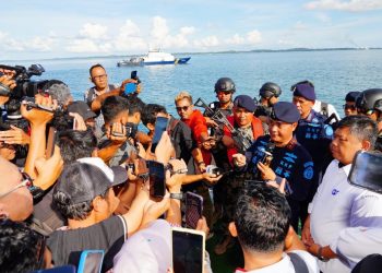 Singaporean Ships Actively Steal Sand in the Batam Sea