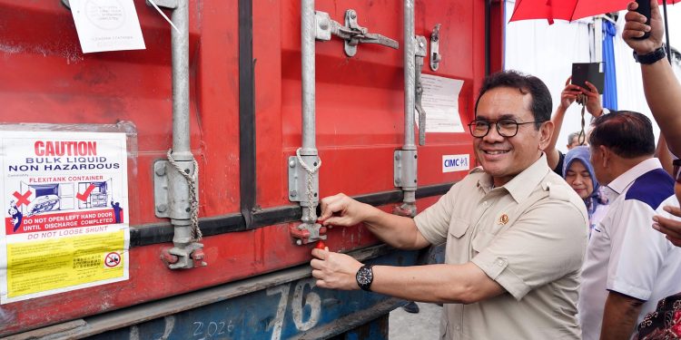Indonesia Exports 10 Containers of Palm Oil Derivative Products to India