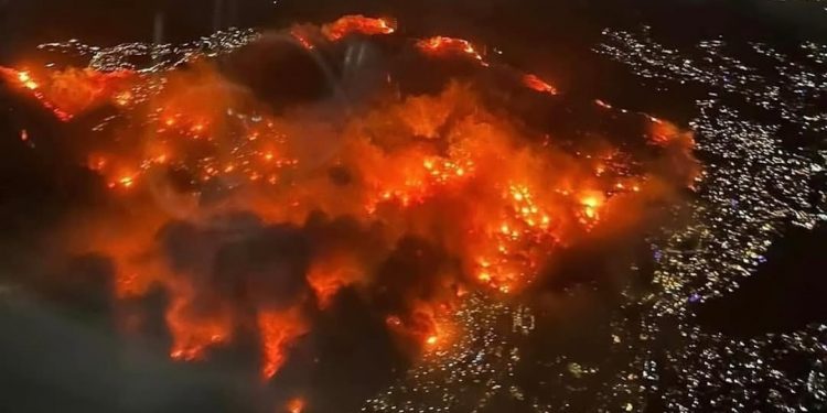 Los Angeles Wildfires Continue to Burn 1 Los Angeles Wildfires Continue to Burn