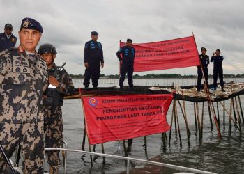 In Indonesia, 30 Kilometers of Sea is Illegally Fenced
