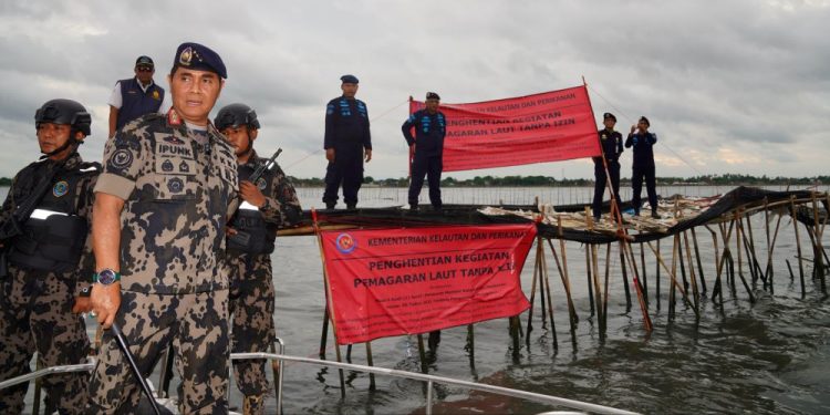 In Indonesia, 30 Kilometers of Sea is Illegally Fenced