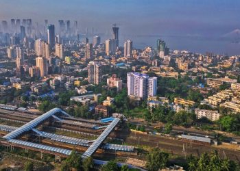India Faces Economic Risks in 2025