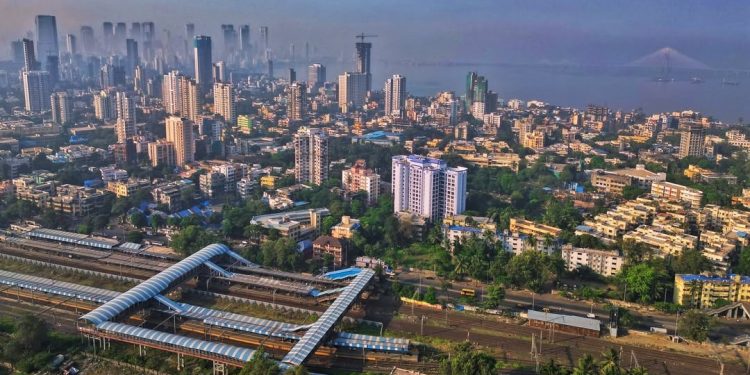 India Faces Economic Risks in 2025