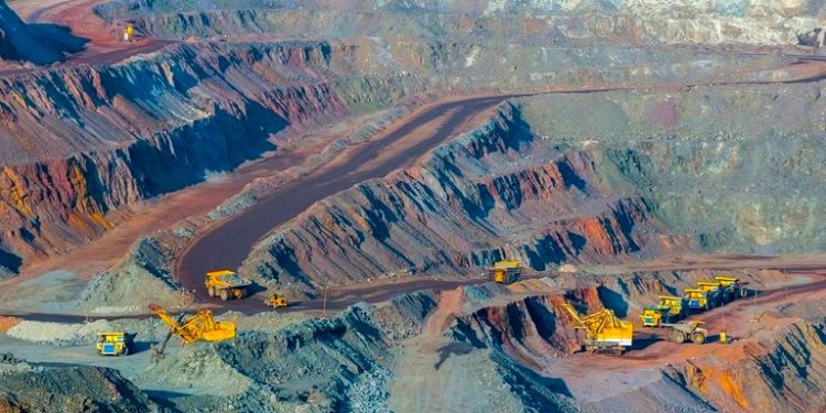 US and Ukraine Sign Minerals Deal