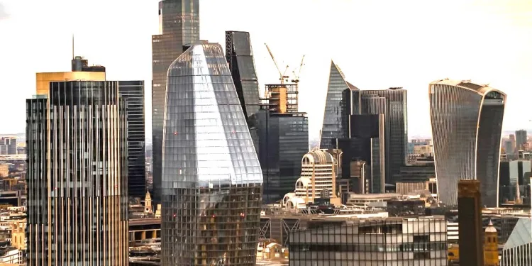 Millionaires Leaving UK at Rate 10x Faster than Russia
