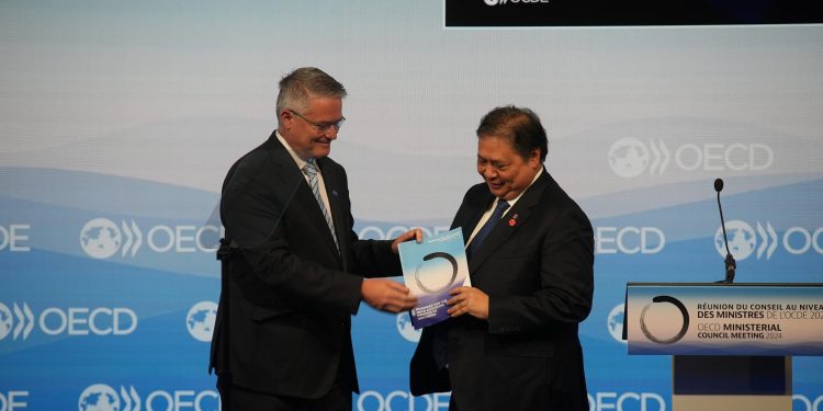 Indonesia Submits Initial Memorandum to OECD 1 Indonesia Submits Initial Memorandum to OECD