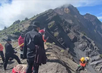 Brazilian Climber Who Fell into Rinjani Crater Found Dead at 600-Meter Depth