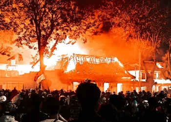 Indonesia in Crisis: Mass Protests Spread, Malls Close, Economy at Risk