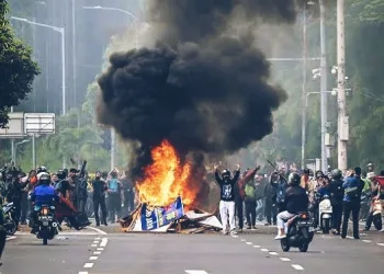 Several Countries Issue Travel Warnings for Indonesia