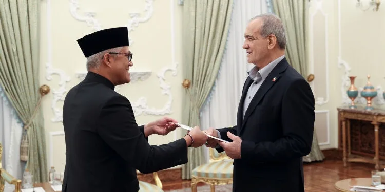 President Pezeshkian Urges Unity Among Islamic Nations to Confront Common Enemies
