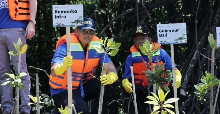 AHY Leads Environmental Movement to Protect Bali as a World Heritage Site