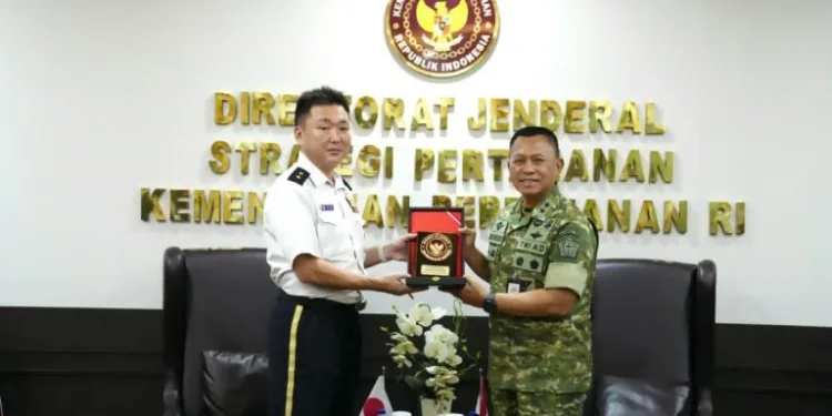 Indonesia and Japan Strengthen Defense Cooperation in the Asian Region 1 Indonesia and Japan Strengthen Defense Cooperation in the Asian Region