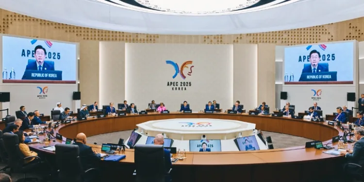 APEC Leaders Issue Gyeongju Declaration