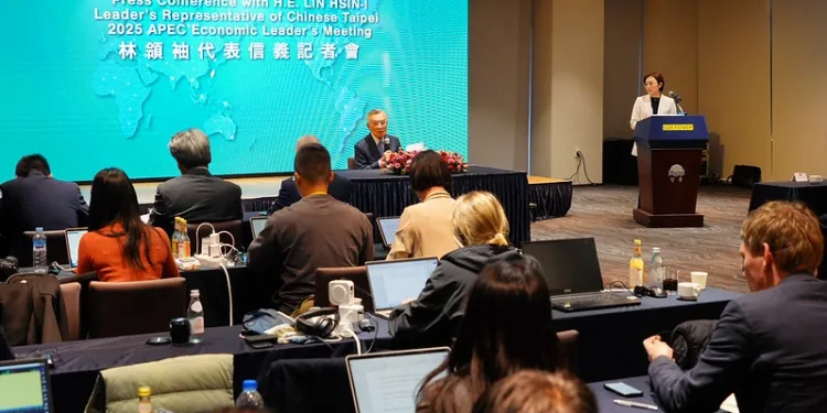 Taiwan Shares Semiconductor Supply Chain Success at APEC Summit 2025
