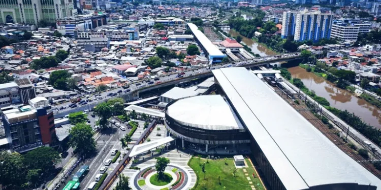 Jakarta’s Modern Public Transport Surges as Electric Train Users Reach 486 Million