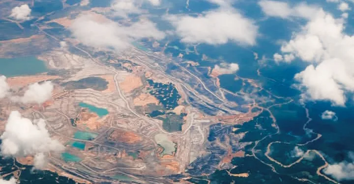 Thousands of Abandoned Coal Mine Pits in Kalimantan, State Looks Away