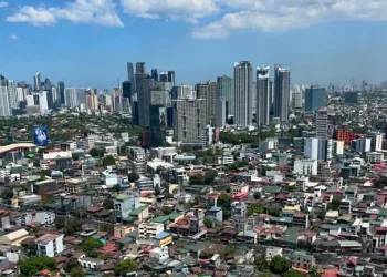 IMF: Philippine Economy Enters Danger Zone, Hit by Global Tariffs and Governance Crisis