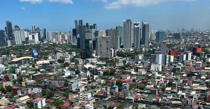 IMF: Philippine Economy Enters Danger Zone, Hit by Global Tariffs and Governance Crisis