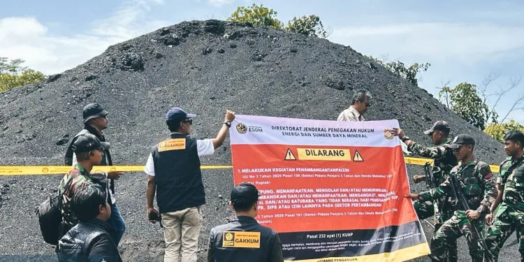 State Seizes 70,000 Tons of Illegal Coal Linked to Mining Mafia Network in Kalimantan