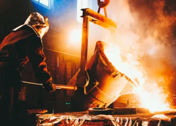 Eurozone Manufacturing Slumps Amid War Spending Surge