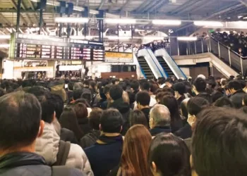 Power Failure Paralyzes Tokyo’s Rail Lifeline