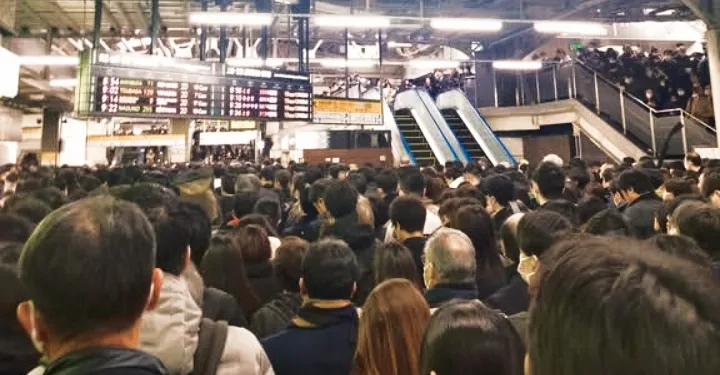 Power Failure Paralyzes Tokyo’s Rail Lifeline