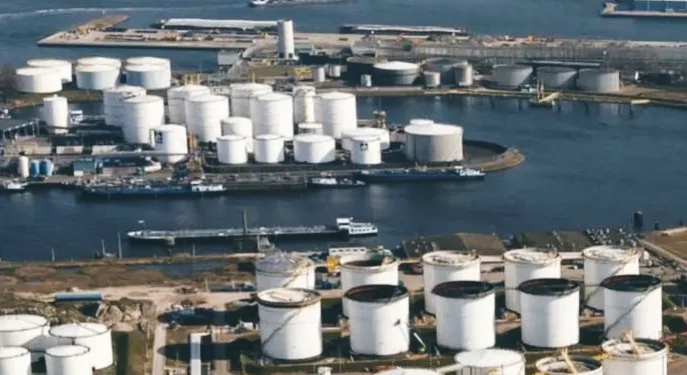 Trump Finally Grabs Venezuela’s Oil