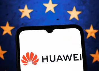 Global Tech War Escalates: U.S. Pushes EU to Phase Out Huawei and ZTE, China Angry