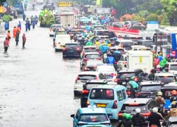 Jakarta Paralyzed by Floods: Government Orders Mass WFH and Remote Schooling