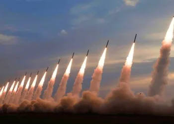 BIG WAR ERUPTS! Iran Rains Missiles on U.S. Bases, Explosions Rock Qatar–UAE–Saudi Arabia