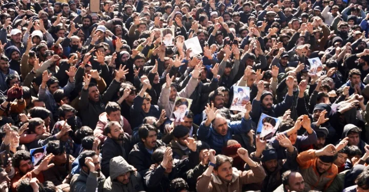 Pro-Iran Protests Sweep Across Countries, US Consulate Stormed in Karachi