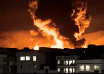 Israel Growing Weaker: Iranian Cluster Bomb Missile Strikes Tel Aviv, Casualties Begin to Mount