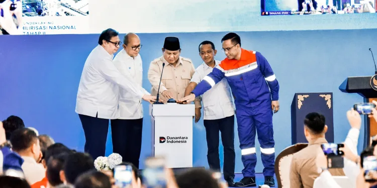 Indonesia Rises Through Downstreaming 1 Indonesia Rises Through Downstreaming