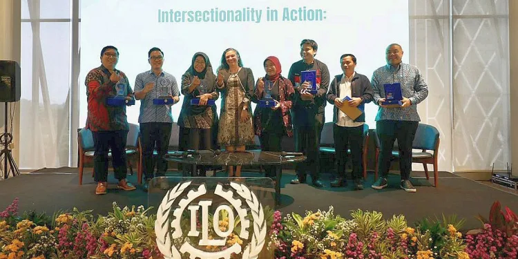 Indonesia Bets on AI to Fix Healthcare Gaps, But Risks Leaving Vulnerable Workers Behind